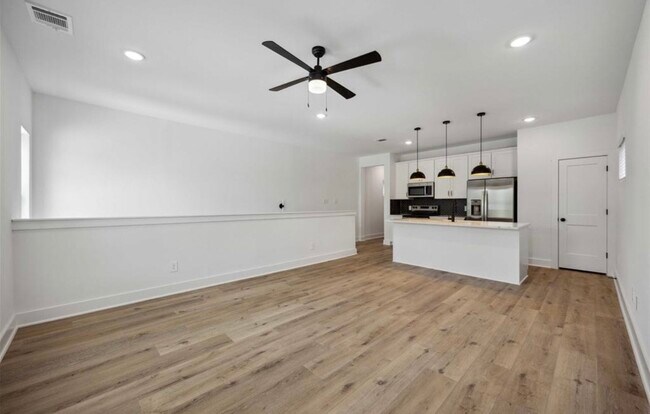 Photo - 8021 Cora St