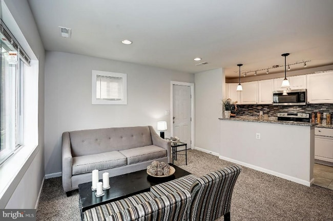 Photo - 319 Burns St SE