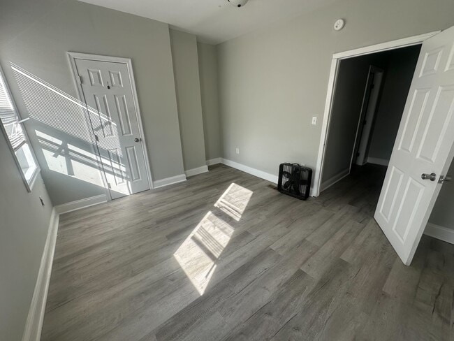 Photo - 1325 N 49th St