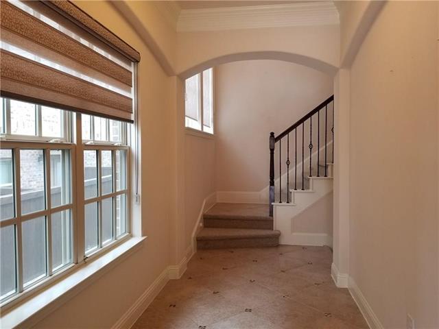 Photo - 555 Waterloo Dr