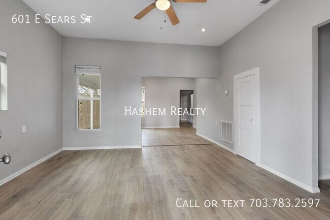 Photo - 601 E Sears St