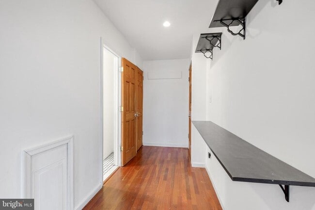 Building Photo - 618 N 40th St Unit 4