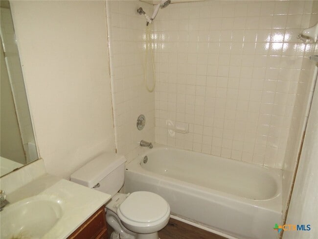 Building Photo - 1602 Benttree Dr Unit D