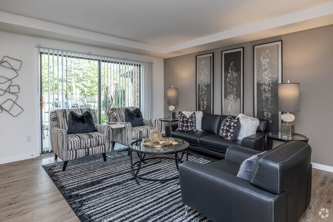 3 habitaciones, 3 baños - 130 m² - Sala de estar - Saddlewood Park Townhomes