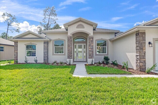 Building Photo - Stunning 4 Bedroom, 2 Bathroom Home on Qui...