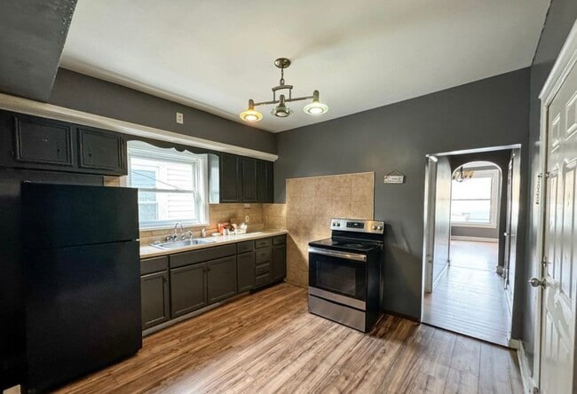 Photo - 232 W Oak St