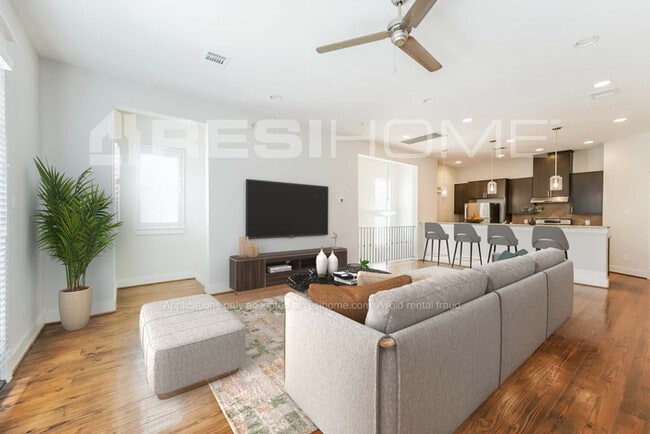 Photo - 2210 Radcliffe St