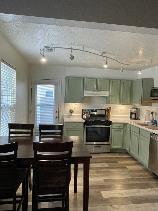 Photo - 10605 Pueblo Plz NW