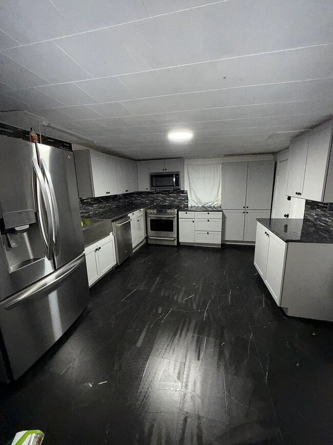 Photo - 169 E Pine St