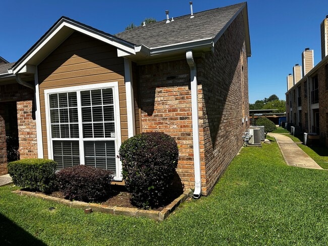 Photo - 415 Thigpen Dr