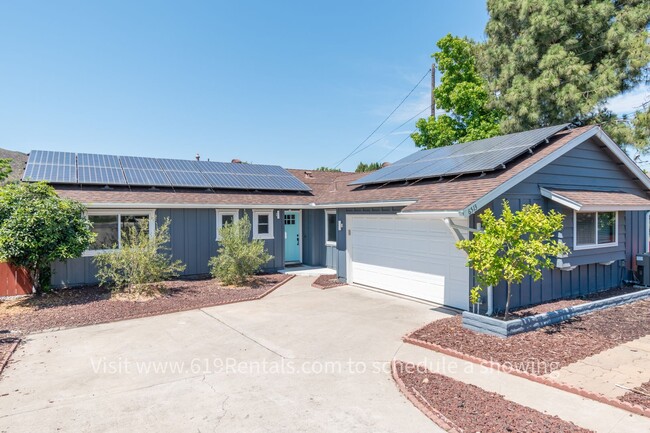 Building Photo - Beautiful 3 Bedroom, 2 Bath Home with Spa,...