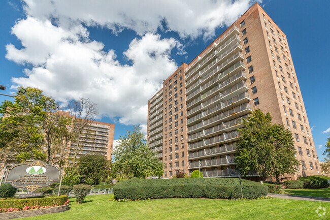 Photo - Earl W Jimerson Apartments