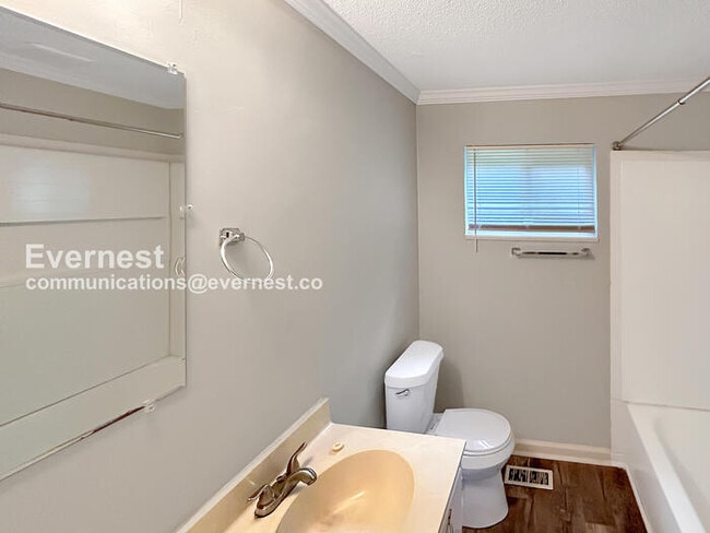 Photo - 2913 Debra Dr