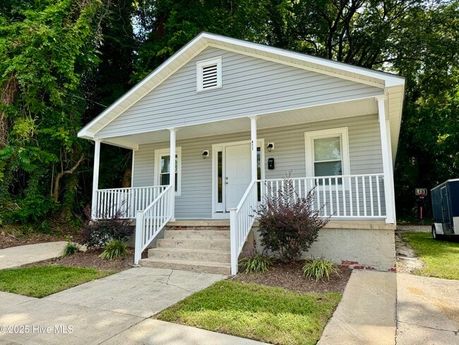 Photo - 411 W 3rd St