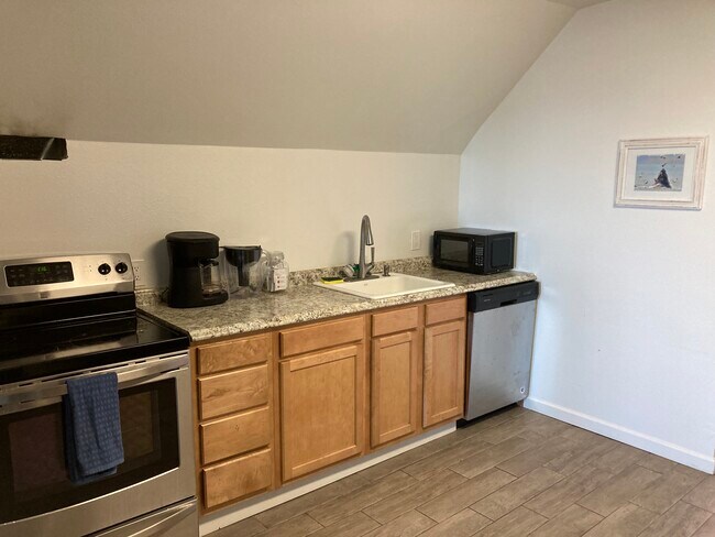 complete kitchen with dishwasher and stove and fridge - 465 W Marine Dr Unit 4