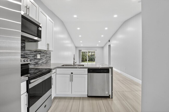 Photo - Corner Townehome 3Bed /2Bath