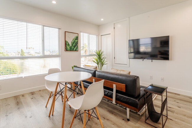 Photo - 331 1/2 N Alexandria Ave Unit 331.5