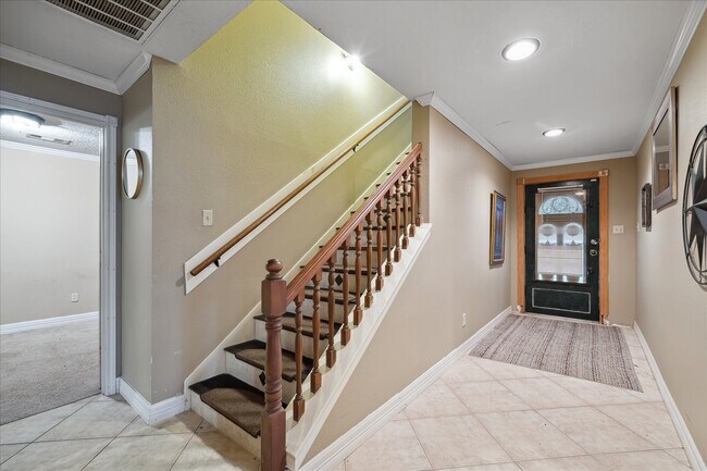 Photo - 803 Hennessey Dr