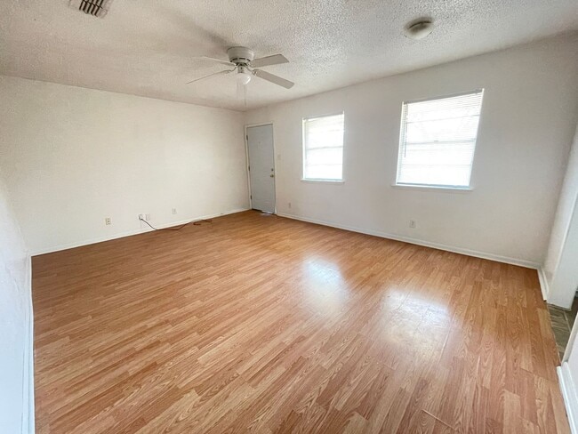 Photo - 101 E Cardinal Ln Unit 1