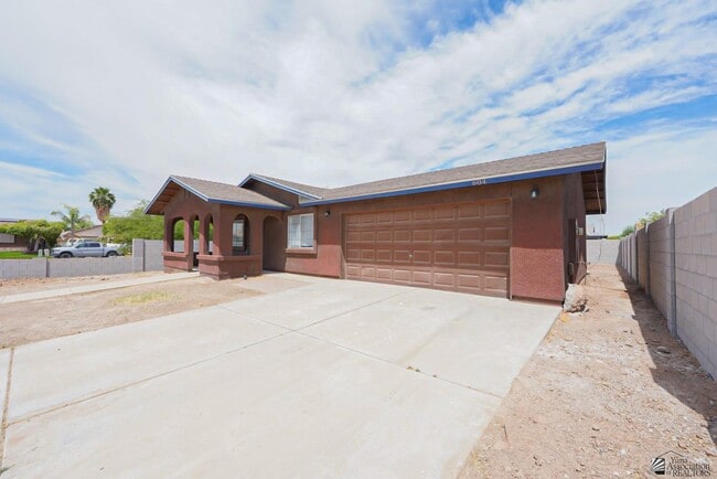 Photo - 604 Yucca St