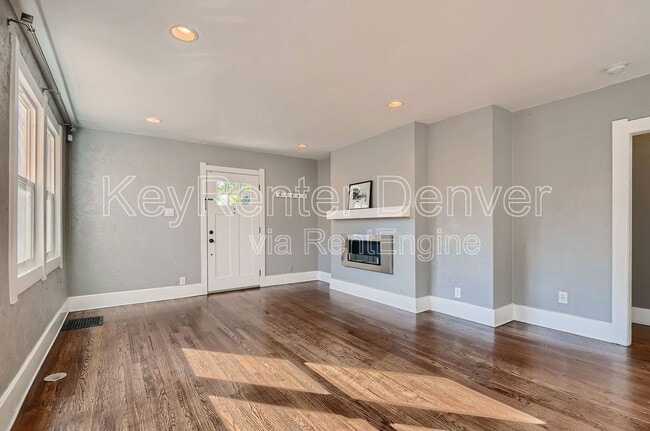 Photo - 1418 Roslyn St