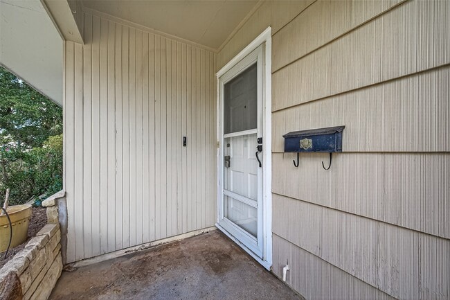 Photo - 10005 Hazelhurst Dr