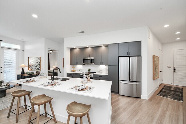 Photo - 15635 Memorial Dr Unidad 140