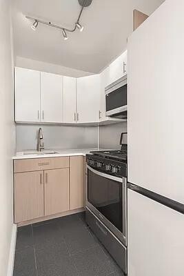 430 W 34th St. Unit 8A