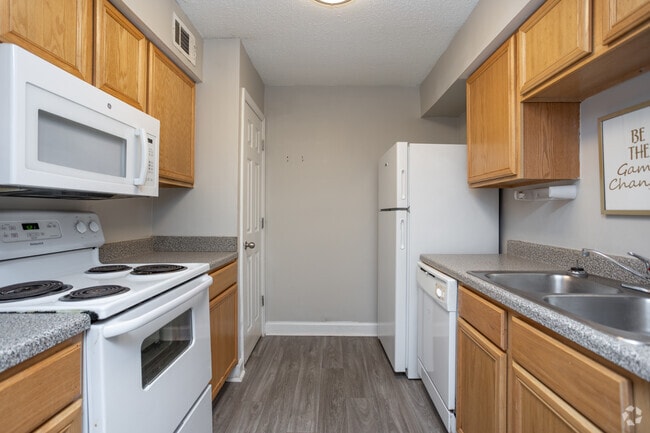 2BR, 2BA - 965SF - Kitchen