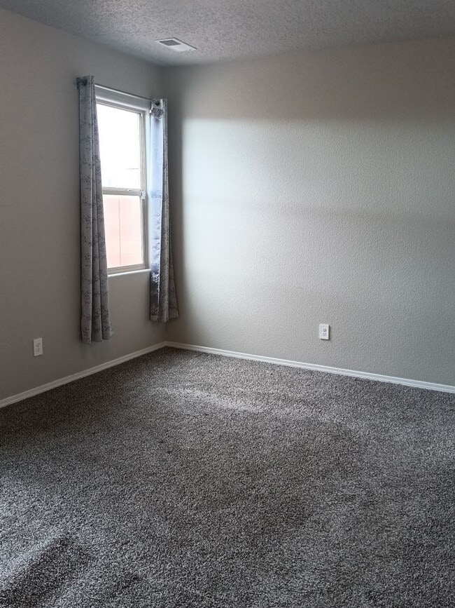 Photo - 3 Bedroom, 2 Bathroom Home! Schedule a Sho...