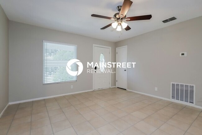 Photo - 3 Bedroom Pet-Friendly Home in Saint Petersburg, FL with Main Street Renewal