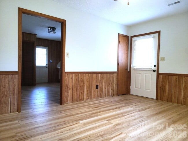 Photo - 2022 Oakdale Rd