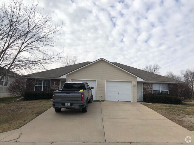 Building Photo - 2 Bed Single Level Duplex in Blue Springs Rental