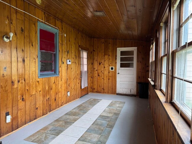 Photo - 1532 Vernon Ave