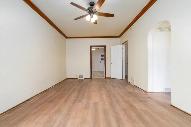 Photo - 321 W 105th St