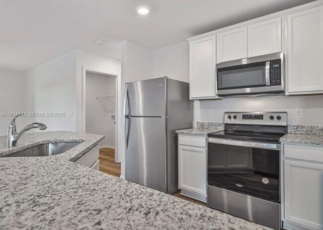 Photo - 861 Winwood Cir