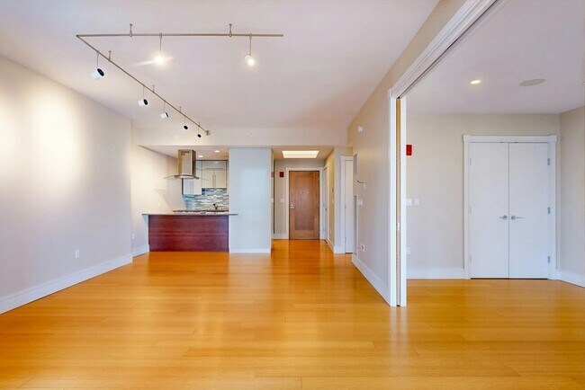 Photo - 45 Province St Unidad 2303