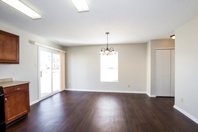 841 Chastain Ave