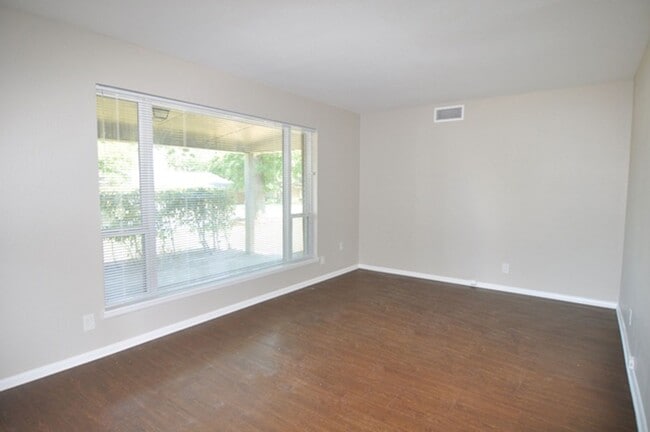 Photo - 1117 Trailwood Dr