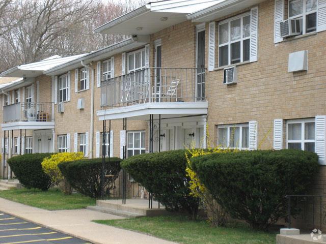 Edwards Gardens Apartments - Edwards Gardens Apartments