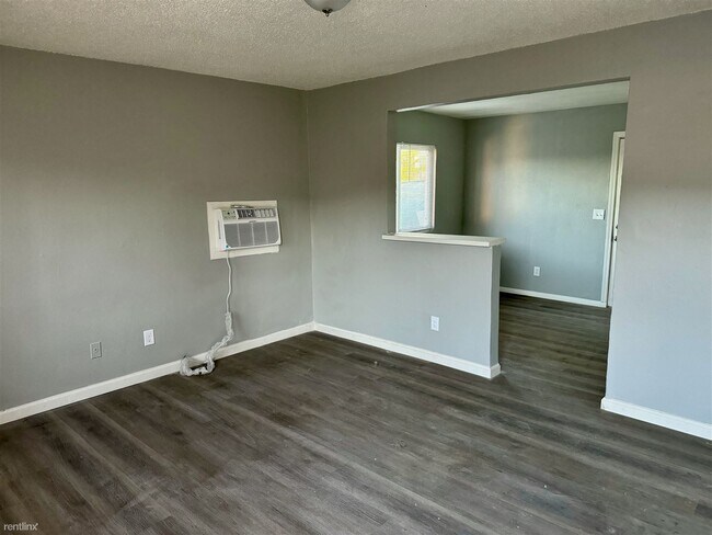 Photo - 2 br, 1 bath 4plex - 1521 East Barbour Str...