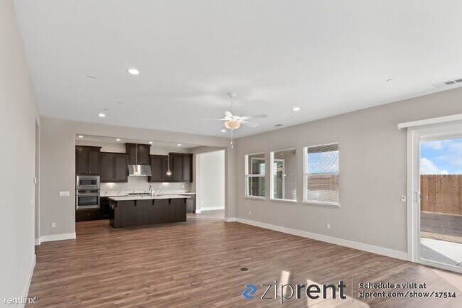 Photo - 4 br, 3.5 bath House - 2423 Paramount Ln, ...