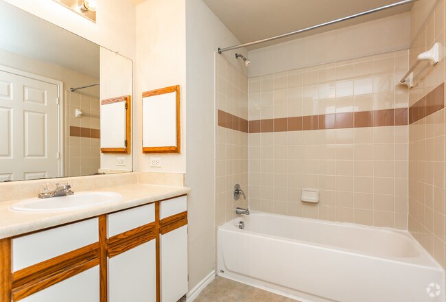 3HAB, 2BA - 1,196 ft² - Baño