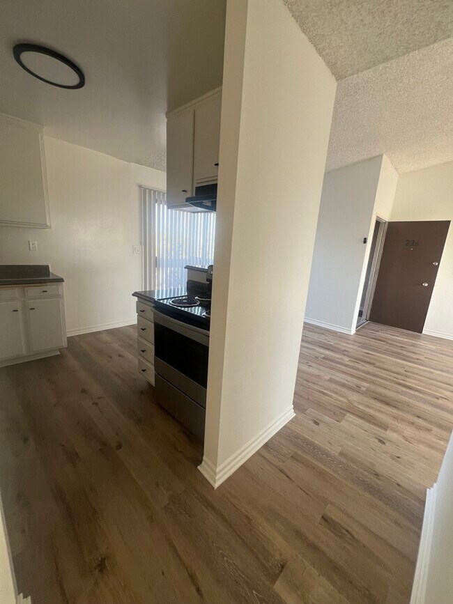 Photo - 18150 Prairie Ave