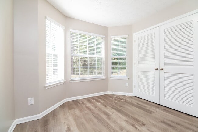 Photo - 1085 Ivey Ln