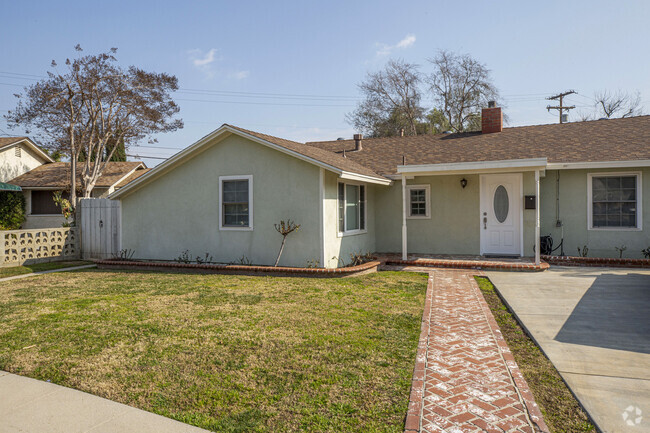 Building Photo - 7820 Lasaine Ave Rental