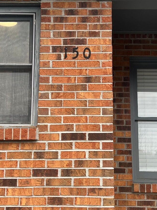 Photo - UPDATED 2 BEDROOM TOWNHOUSE WITH COMMUNITY POOL