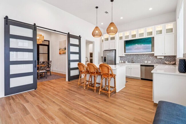 Photo - Luxury Living with Up to 8 Weeks Free! Unidad CGL2