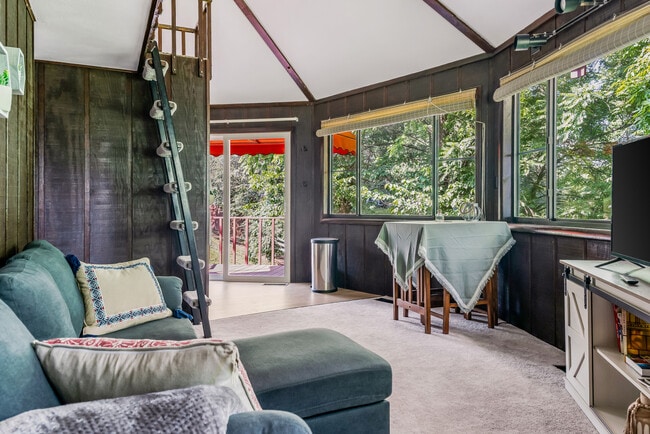 Photo - 325 Poplar Hill Ln