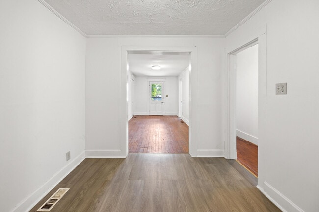 Photo - 404 Ewing St